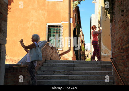 Les touristes de Venise, Ponte del Ravano Banque D'Images