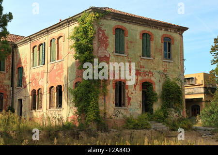 Des bâtiments abandonnés de l'ancien hôpital 'Ospedale al mare' à Lido Banque D'Images