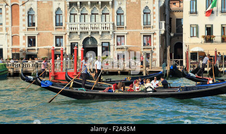 En gondole, Venise, Italie Banque D'Images