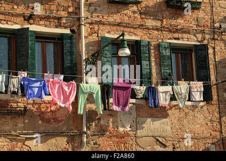 Les cordes à linge à Campo Santa Margherita, Venise Banque D'Images