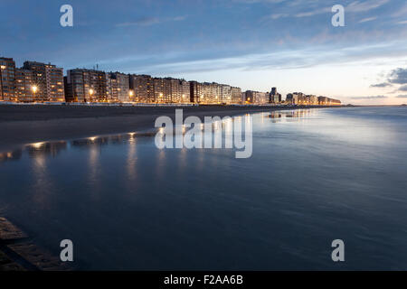 De sable de Blankenberge, Belgique, au coucher du soleil Banque D'Images