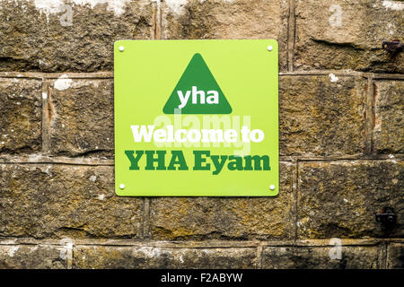 Panneau de bienvenue à l'AUBERGE DE JEUNESSE YHA Eyam, Banque D'Images