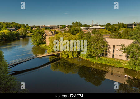 Université York. Vue de Wentworth College vers de James College avec Central Hall et campus ouest au loin. Banque D'Images