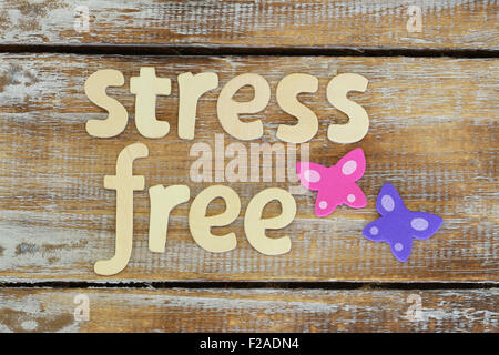 Effort libre écrit avec des lettres en bois surface rustique sur Banque D'Images