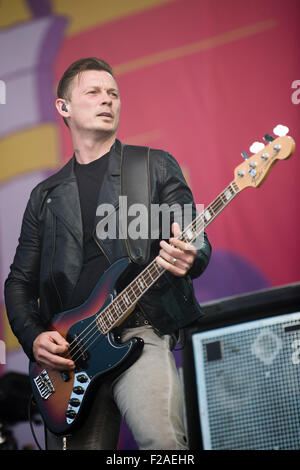 Berlin, Allemagne. 13 Sep, 2015. Bassiste du groupe 'Stereophonics', Richard Jones sur scène lors de l'Ozzfest 2005 Festival à l'ancien aéroport de Tempelhof à Berlin, Allemagne, 13 septembre 2015. Dpa : Crédit photo alliance/Alamy Live News Banque D'Images