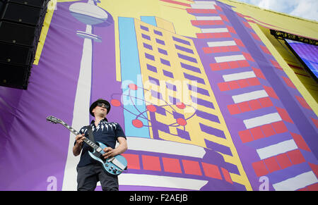 Berlin, Allemagne. 13 Sep, 2015. Arnim Teutoburg-Weiss de la bande 'Band of Skulls' sur scène lors de l'Ozzfest 2005 Festival à l'ancien aéroport de Tempelhof à Berlin, Allemagne, 13 septembre 2015. Dpa : Crédit photo alliance/Alamy Live News Banque D'Images