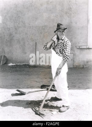 Ouvrier carrier en faisant une pause (OLVI008 OU  F070) Banque D'Images