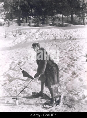 L'homme jouant au golf dans la neige (OLVI007 OU  F993) Banque D'Images