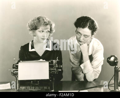 S'ennuyer au travail (OLVI007 OU  F621) Banque D'Images