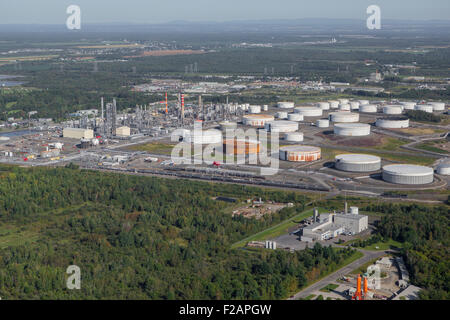 La raffinerie Jean-Gaulin d'Ultramar est représentée dans cette photo aérienne dans la région de Levis Banque D'Images