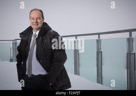 Chef de la direction de Cominar Michel Dallaire pose sur le dessus de l'édifice Jules Dallaire à Québec Banque D'Images