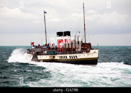 Le bateau à vapeur Waverley à Bournemouth de quitter le quai en direction de Weymouth en Septembre Banque D'Images