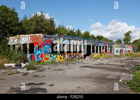 Copenhague, Danemark. 15 Septembre, 2015. Restaurant le Noma se ferme juste après le réveillon du Nouvel An 2016 à ré-ouvrir en 2017 dans un nouveau restaurant avec une ferme urbaine. Cette ancienne mine de naval depot plein de graffiti et street art dans une zone de liste de défense historique, près de la ville libre de Christiania, à l'heure du logement également l'Académie Royale des Beaux-arts, École d'Architecture, va devenir le site de construction pour le nouveau restaurant. Les plans sont à mettre une serre sur le toit, remplacer l'asphalte avec de bonnes, de la nouvelle terre, et placer un champ flottant sur un radeau dans le lac. Credit : Niels Quist/Alamy vivre Banque D'Images