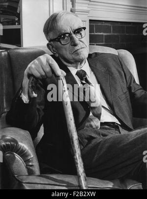 Earl Browder, ancien président du Parti communiste des États-Unis, à l'âge de 82 ans. Après l'expulsion de l'Browder PCUSA en 1946, il a maintenu sa fidélité et les connexions avec le CP soviétique, se rendre en URSS pour demander Viatcheslav Molotov à inverser son expulsion. N'a pas pu parce que le Molotov PCUSA se déplaçait vers l'indépendance de Moscou. Princeton, N.J., le 20 mai 1973. CSU (2015  8 472) Banque D'Images