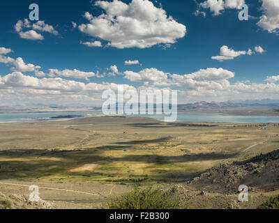 Vue panoramique vue sur lac Mono, Mono County, Californie, USA Banque D'Images