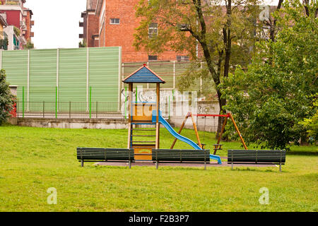 Dans un parc de jeux vide Banque D'Images