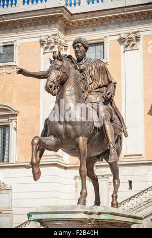 Statue équestre de Marc Aurèle Piazza del Campidoglio Rome Italie Roma Lazio Italie Europe de l'UE Banque D'Images