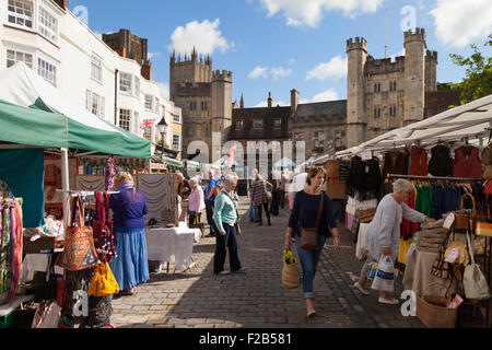 Wells, Somerset marché sur une journée ensoleillée en août, le marché, Wells, Somerset, England Angleterre UK Banque D'Images