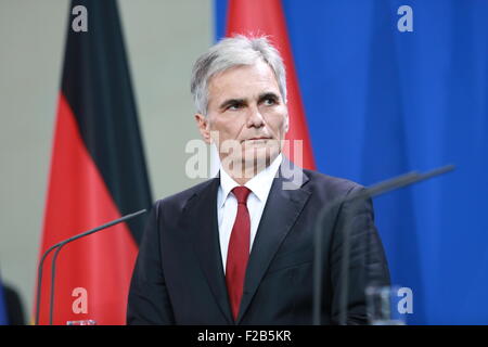 Berlin, Allemagne. 15 Sep, 2015. Le Chancelier autrichien, Werner Faymann, lors d'une conférence de presse commune avec la Chancelière allemande Angela Merkel (pas vu) à la Chancellerie fédérale. Credit : Simone Kuhlmey/Pacific Press/Alamy Live News Banque D'Images