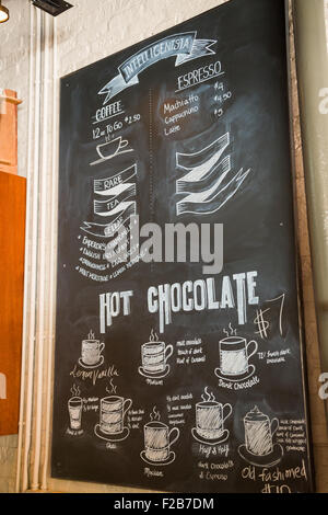 Chocolat chaud Café mur intérieur afficher dans Wicker Park 2 août 2015 à Chicago, Illinois, USA. Banque D'Images