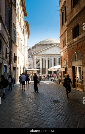 Rome, Italie - 4 août 2015 : dans une rue proche du Panthéon. Banque D'Images