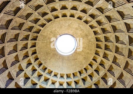 Rome, Italie - 4 août 2015 : vue de l'intérieur du panthéon d'Agrippa à Rome Banque D'Images