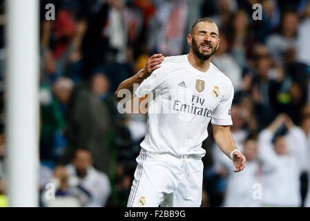 Madrid, Espagne. 15 Sep, 2015. Shajtar du FK Donetsk Andriy Pyatov Karim Benzema du Real Madrid fête son but pendant le match de la Ligue des Champions entre le Real Madrid et Shajtar Donetsk au Santiago Bernabeu à Madrid, Espagne, le 15 septembre 2015. Credit : Action Plus Sport/Alamy Live News Banque D'Images