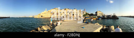 Israël, Moyen-Orient : vue panoramique sur la vieille ville de Jaffa vu de la jetée du vieux port Banque D'Images