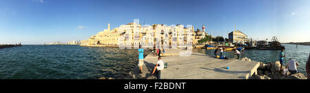 Israël, Moyen-Orient : vue panoramique sur la vieille ville de Jaffa vu de la jetée du vieux port Banque D'Images