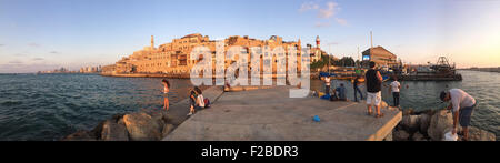 Israël, Moyen-Orient : vue panoramique sur la vieille ville de Jaffa vu de la jetée du vieux port Banque D'Images