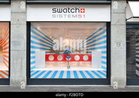 ZURICH, SUISSE - 29 décembre 2013 - Swatch shop, bien connu pour ses montres Banque D'Images