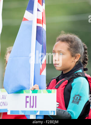 Lea Valley, London, UK. 15 Sep, 2015. Championnat du monde de slalom en canoë. Cérémonie d'ouverture. Porte-drapeaux de la nation durant la pratique de la cérémonie d'ouverture. Credit : Action Plus Sport/Alamy Live News Banque D'Images