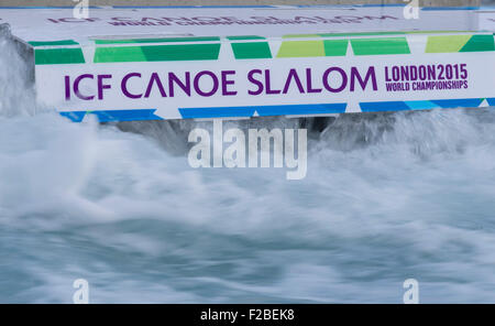 Lea Valley, London, UK. 15 Sep, 2015. Championnat du monde de slalom en canoë. Cérémonie d'ouverture. Credit : Action Plus Sport/Alamy Live News Banque D'Images