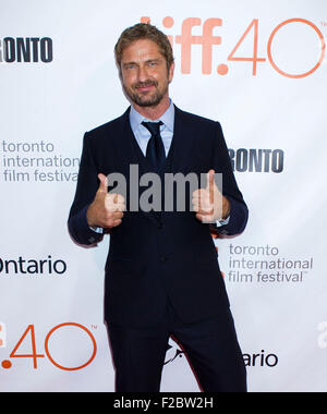 Toronto, Canada. 15 Sep, 2015. L'acteur Gerard Butler pose pour photos avant la première mondiale du film 'Septembers de Shiraz' au Roy Thomson Hall pendant le 40e Festival International du Film de Toronto à Toronto, Canada, le 15 septembre 2015. Credit : Zou Zheng/Xinhua/Alamy Live News Banque D'Images