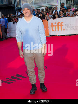 Toronto, Canada. 15 Sep, 2015. Dito Montiel directeur pose pour photos avant la première mondiale du film 'Man Down' au Roy Thomson Hall pendant le 40e Festival International du Film de Toronto à Toronto, Canada, le 15 septembre 2015. Credit : Zou Zheng/Xinhua/Alamy Live News Banque D'Images