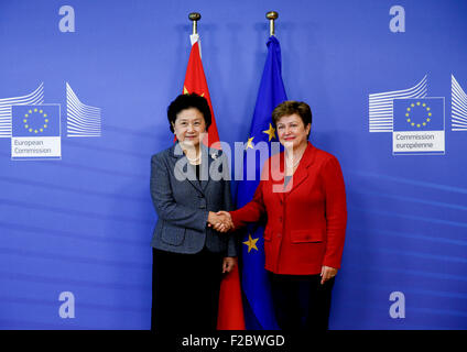 Bruxelles, Belgique. 15 Sep, 2015. Le vice-Premier ministre chinois Liu Yandong (L) rencontre avec le Vice-président de la Commission européenne Kristalina Georgieva à Bruxelles, Belgique, le 15 septembre 2015. © Ye Pingfan/Xinhua/Alamy Live News Banque D'Images