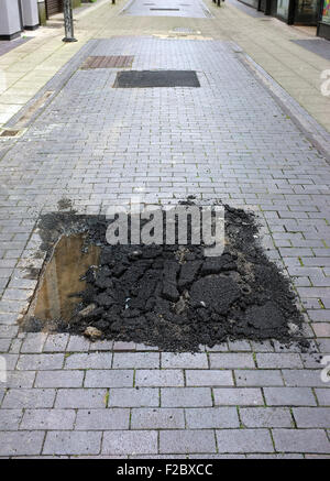 Pauvre Paving & la réparation des routes causant des problèmes pour les piétons dans l'Angleterre UK photo Don Tonge Banque D'Images