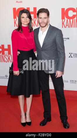 Berlin, Allemagne. 15 Sep, 2015. L'acteur Daniel Bruehl et sa petite amie Felicitas à arriver à la première du film "Ich und Kaminski' (moi et Kaminski) à Berlin, Allemagne, 15 septembre 2015. Dpa : Crédit photo alliance/Alamy Live News Banque D'Images