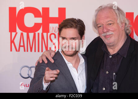 Berlin, Allemagne. 15 Sep, 2015. Daniel Bruehl acteur et réalisateur Wolfgang Becker arrivent à la première du film "Ich und Kaminski' (moi et Kaminski) à Berlin, Allemagne, 15 septembre 2015. Dpa : Crédit photo alliance/Alamy Live News Banque D'Images