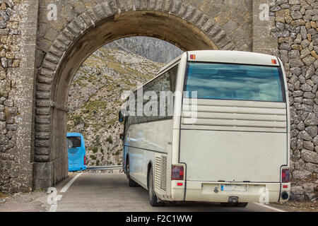 Les autobus sur le chemin de San Calobra dans Malllorca Banque D'Images