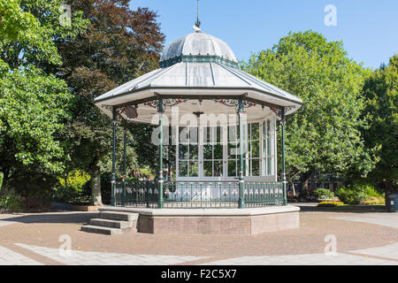 Kiosque à musique dans les jardins de l'Avenue Royale à Dartmouth, Devon Banque D'Images