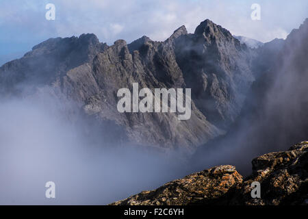 En regardant vers le sud à partir de l'Inaccessible Pinnacle sur les Cuillin Ridge, Skye, vers Sgurr Alasdair Banque D'Images