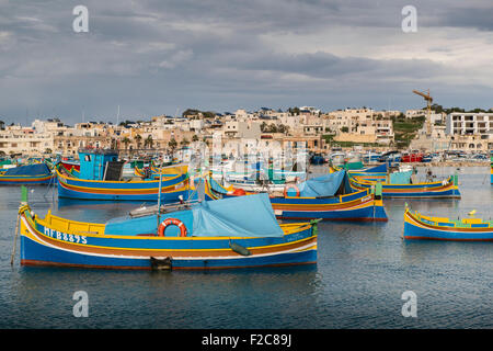 Malte, 29 décembre 2014 dans le village de pêcheurs de Marsaxlokk, au sud-est de La Valette. Scène de village normal. Banque D'Images