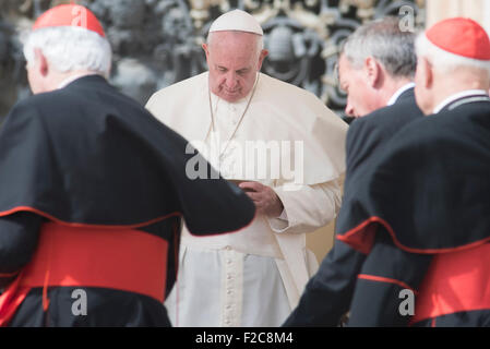 La cité du Vatican. 16 Septembre, 2015. Le pape François audience générale hebdomadaire sur la Place Saint Pierre au Vatican, mercredi, 16 Septembre, 2015. Credit : Massimo Valicchia/Alamy Live News Banque D'Images