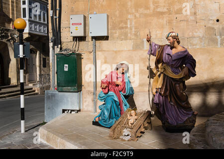 Malte, 31 décembre 2014 sur la petite île de Gozo. Une scène de la nativité dans la rue est très normal dans ce pays catholique Banque D'Images