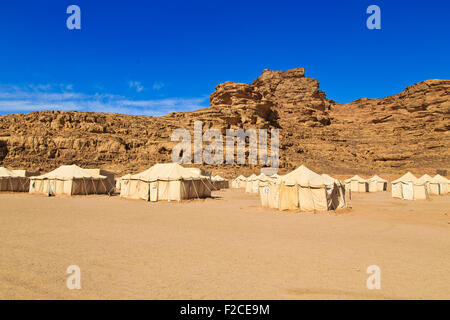 Camp dans le désert de Wadi Rum Banque D'Images