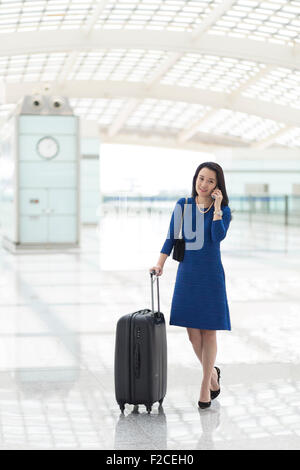 Businesswoman at Beijing Capital International Airport T3 Banque D'Images