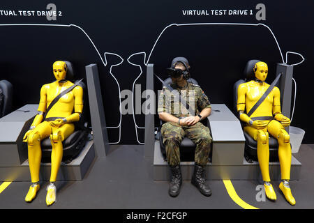 Francfort/M, 16.09.2015 - Virtual test drive au stand Toyota à la 66e International Motor Show (IAA 2015 Internationale Automobil Ausstellung, IAA) à Francfort/Main, Allemagne