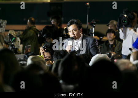 Tokyo, Japon. 16 Septembre, 2015. Yukio Edano, secrétaire général de l'opposition principale Parti Démocratique du Japon parle au cours d'une manifestation contre les propositions de nouvelles lois devant le Parlement national le 16 septembre 2015, Tokyo, Japon. Credit : AFLO Co.,Ltd/Alamy Live News Banque D'Images