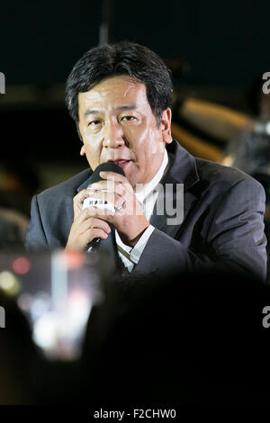 Tokyo, Japon. 16 Septembre, 2015. Yukio Edano, secrétaire général de l'opposition principale Parti Démocratique du Japon parle au cours d'une manifestation contre les propositions de nouvelles lois devant le Parlement national le 16 septembre 2015, Tokyo, Japon. Credit : AFLO Co.,Ltd/Alamy Live News Banque D'Images